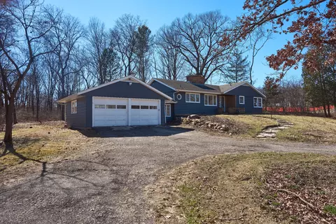 25 W621 Indian Hill Woods Dr, Naperville, IL 60563