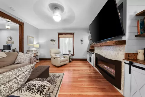 Living - 524 E Chapin St, Morris, IL 60450 photo 2 of 2