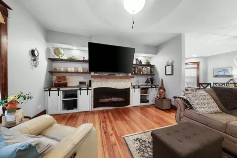 Living - 524 E Chapin St, Morris, IL 60450 photo 1 of 2