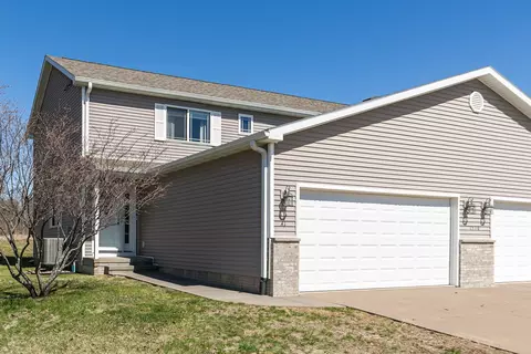1570 Savannah Cir #A1, Davenport, IA 52807