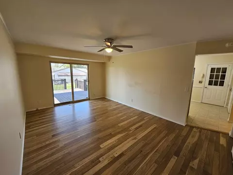 Living - 57 Cherry Dr, Mount Vernon, IL 62864 photo 5 of 6