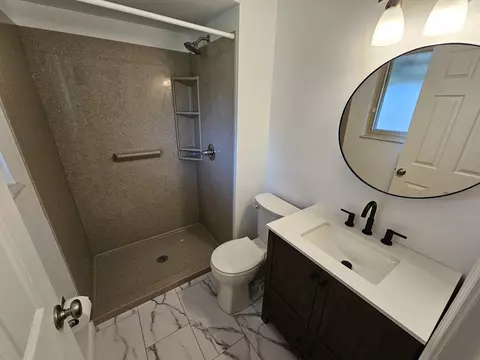 Bath - 57 Cherry Dr, Mount Vernon, IL 62864 photo 3 of 4