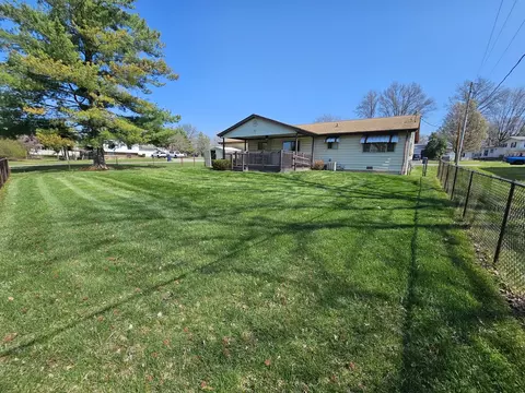 Exterior - 57 Cherry Dr, Mount Vernon, IL 62864 photo 9 of 11