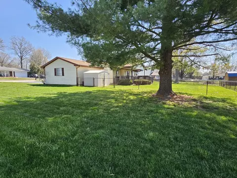 Exterior - 57 Cherry Dr, Mount Vernon, IL 62864 photo 6 of 11