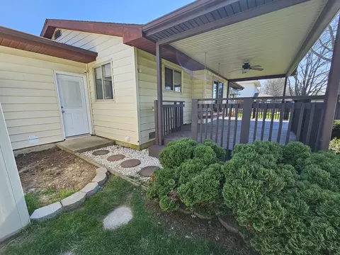 Exterior - 57 Cherry Dr, Mount Vernon, IL 62864 photo 10 of 11