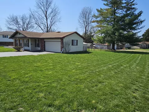 Exterior - 57 Cherry Dr, Mount Vernon, IL 62864 photo 5 of 11
