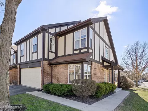 210 Stoneybrook Ln, Bloomingdale, IL 60108