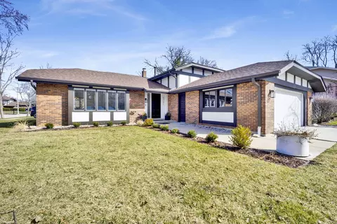 5731 Doe Cir, Westmont, IL 60559