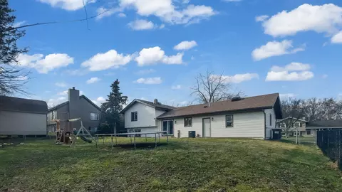 Exterior - 5505 W Shore Dr, Mchenry, IL 60050 photo 6 of 6