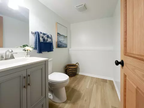 Bath - 5505 W Shore Dr, Mchenry, IL 60050 photo 2 of 2