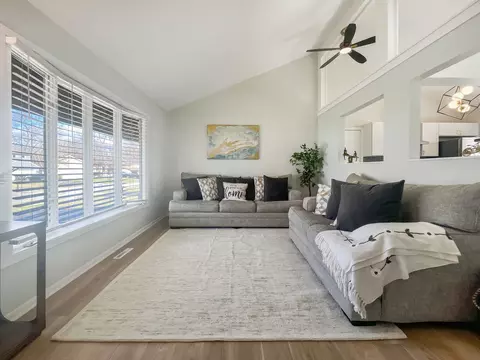 Living - 5505 W Shore Dr, Mchenry, IL 60050 photo 1 of 4