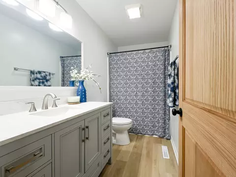 Bath - 5505 W Shore Dr, Mchenry, IL 60050 photo 1 of 2