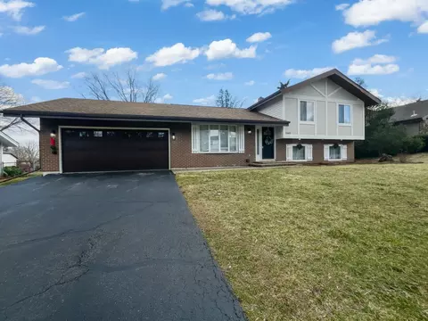 Exterior - 5505 W Shore Dr, Mchenry, IL 60050 photo 2 of 6