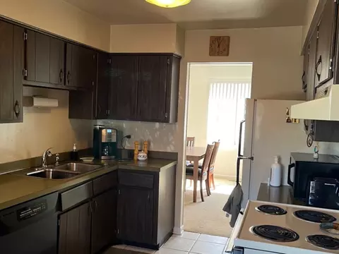 Kitchen - 1690 Darwin Ct, Wheaton, IL 60189 photo 2 of 2