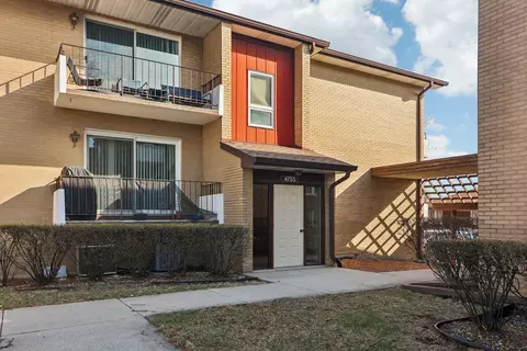 4735 W 105th St #204, Oak Lawn, IL 60453