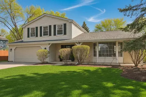 1554 Chickasaw Dr, Naperville, IL 60563