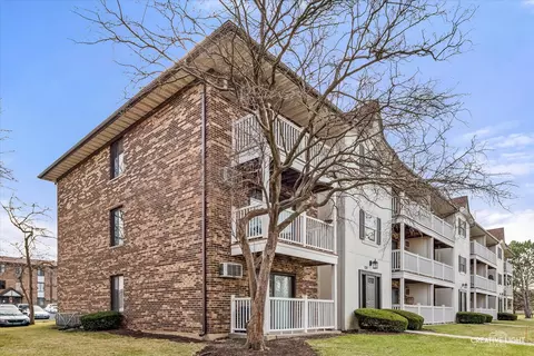 109 Gregory St #13, Aurora, IL 60504