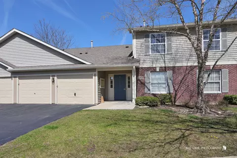 1244 N Red Oak Cir #3, Round Lake Beach, IL 60073