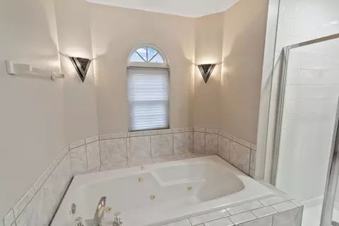 Bath - 24027 Douglas Dr, Plainfield, IL 60585 photo 2 of 4