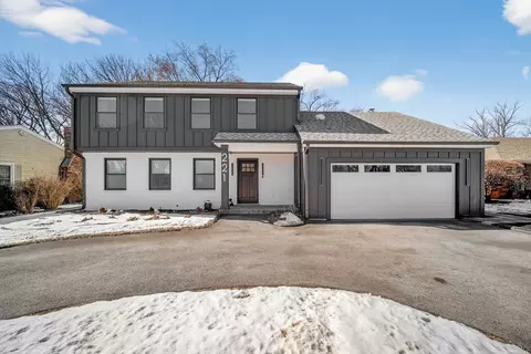 221 Olesen Dr, Naperville, IL 60540