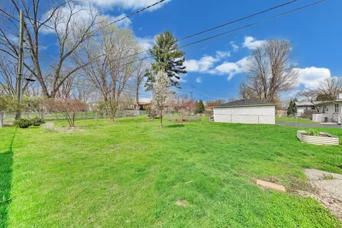 Exterior - 4318 Sioux Ln, Mchenry, IL 60050 photo 3 of 4