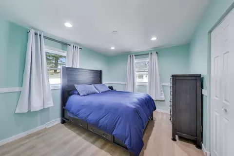 Bedroom - 4318 Sioux Ln, Mchenry, IL 60050 photo 2 of 3