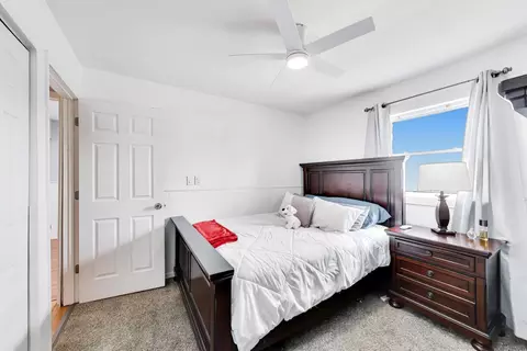 Bedroom - 4318 Sioux Ln, Mchenry, IL 60050 photo 3 of 3