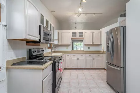 Kitchen - 4231 26th Ave #0, Moline, IL 61265 photo 2 of 3