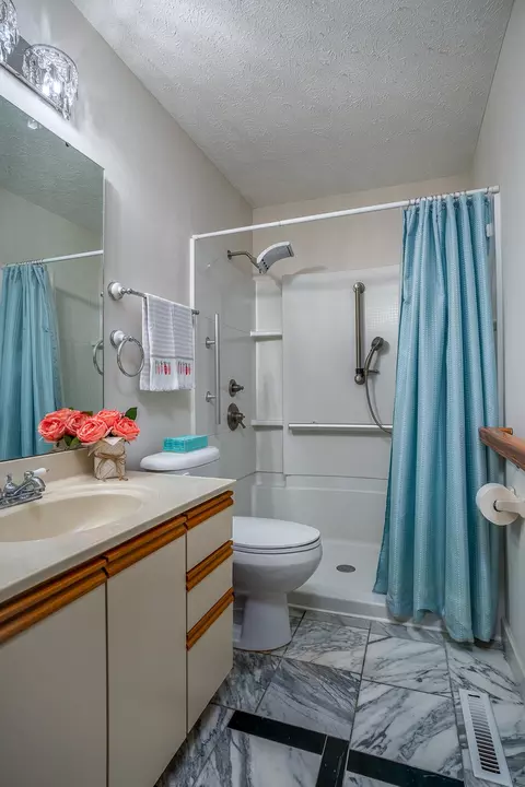 Bath - 4231 26th Ave #0, Moline, IL 61265 photo 2 of 2