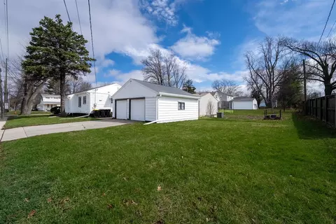 Exterior - 739 Hale St, Normal, IL 61761 photo 2 of 4
