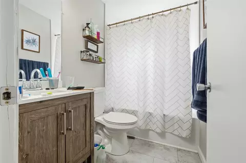 Bath - 739 Hale St, Normal, IL 61761 photo 1 of 2