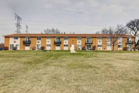 8864 Northshore Dr #1A, Des Plaines, IL 60016