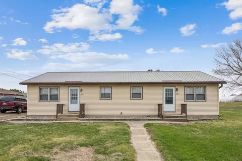 105 N Bennett St, Wheatland, IA 52777