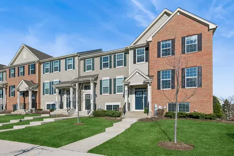 511 Cimmaron Cir, Crystal Lake, IL 60012