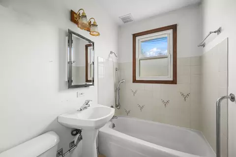 Bath - 3610 Pheasant Dr, Rolling Meadows, IL 60008 photo 1 of 3