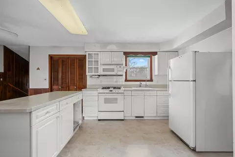 Kitchen - 3610 Pheasant Dr, Rolling Meadows, IL 60008 photo 1 of 2