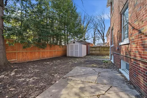 Exterior - 503 E Chestnut St, Bloomington, IL 61701 photo 3 of 5