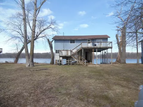 14807 Vans Rd, Fulton, IL 61252