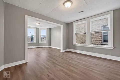 Living - 738 E Marquette Rd, Chicago, IL 60637 photo 1 of 9