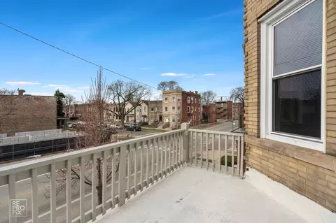 Exterior - 738 E Marquette Rd, Chicago, IL 60637 photo 3 of 5