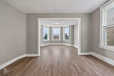 Living - 738 E Marquette Rd, Chicago, IL 60637 photo 2 of 9