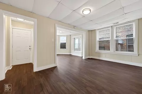 Living - 738 E Marquette Rd, Chicago, IL 60637 photo 8 of 9