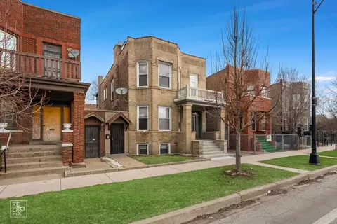 Exterior - 738 E Marquette Rd, Chicago, IL 60637 photo 2 of 5