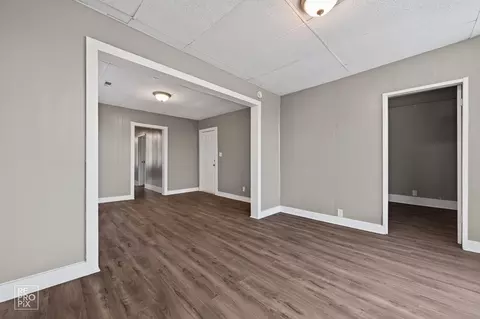 Living - 738 E Marquette Rd, Chicago, IL 60637 photo 4 of 9