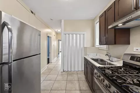 Kitchen - 738 E Marquette Rd, Chicago, IL 60637 photo 4 of 4