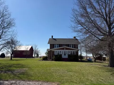 915 Emery Rd, Maroa, IL 61756