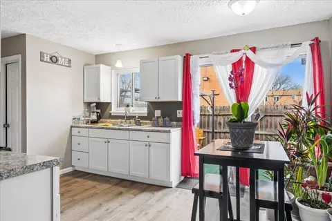 Kitchen - 1317 Monomoy St #E, Aurora, IL 60506 photo 1 of 2
