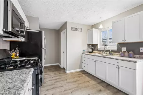 Kitchen - 1317 Monomoy St #E, Aurora, IL 60506 photo 2 of 2