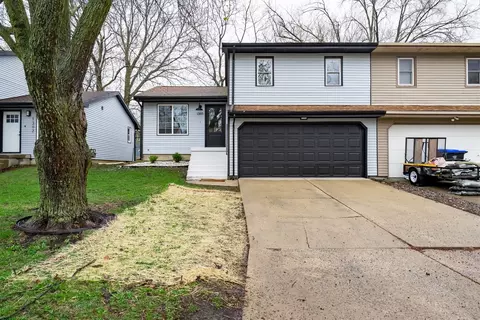 1305 Bancroft Dr, Bloomington, IL 61704