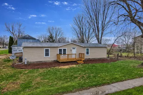 133 South St, Seneca, IL 61360